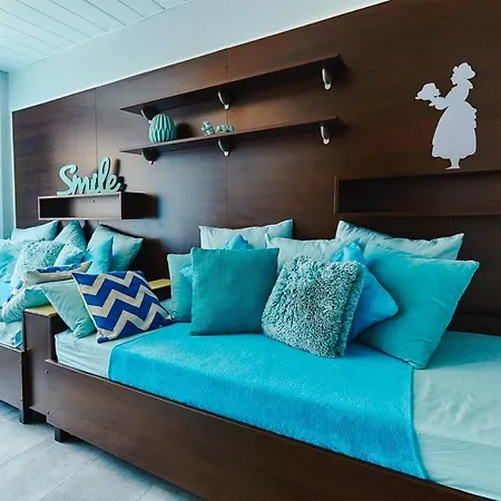 Cozy And Stylish With A-c In Center! *