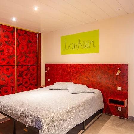 Cozy And Stylish With A-c In Center!