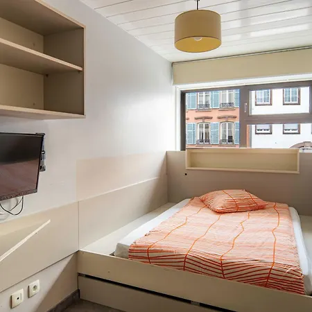 Cozy And Stylish With A-c In Center! * Strazburg